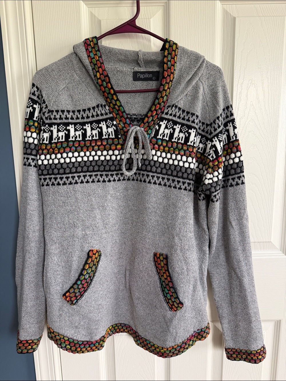 Papillon Blanc Gray V-Neck Hooded Sweater with Alpaca Motif and Multicolor Trim